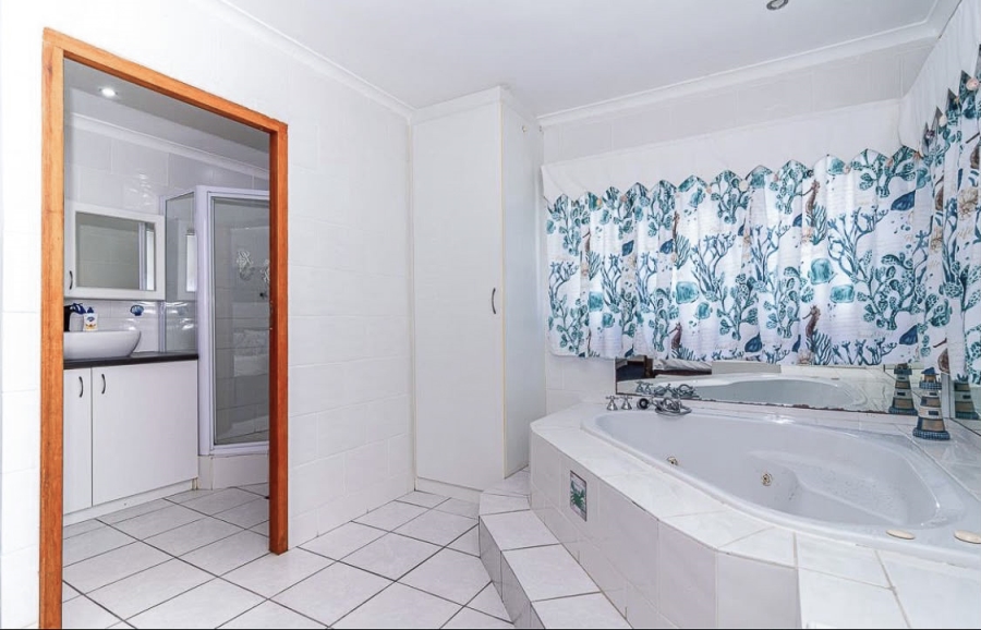 7 Bedroom Property for Sale in Kleinbaai Western Cape